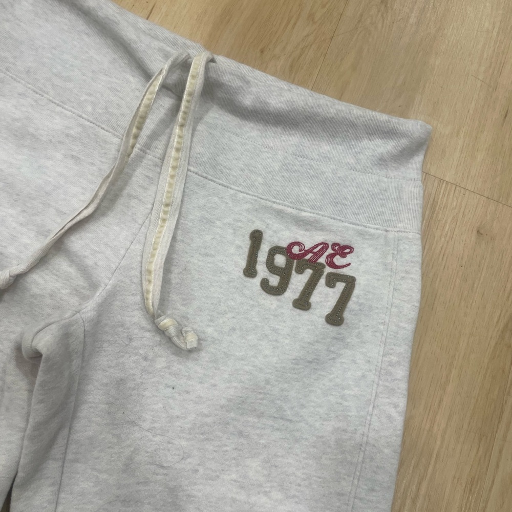 American Eagle grey capri sweatpants with pink logo size Small - Picture 3 of 7